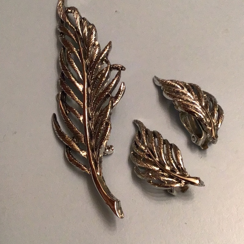 Silver Leaf Brooch and clip Earring Set vintage